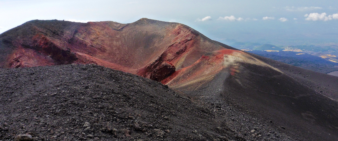 https://www.driverinsicily.com/public/img/fotoalbum/Walking on the craters.jpg